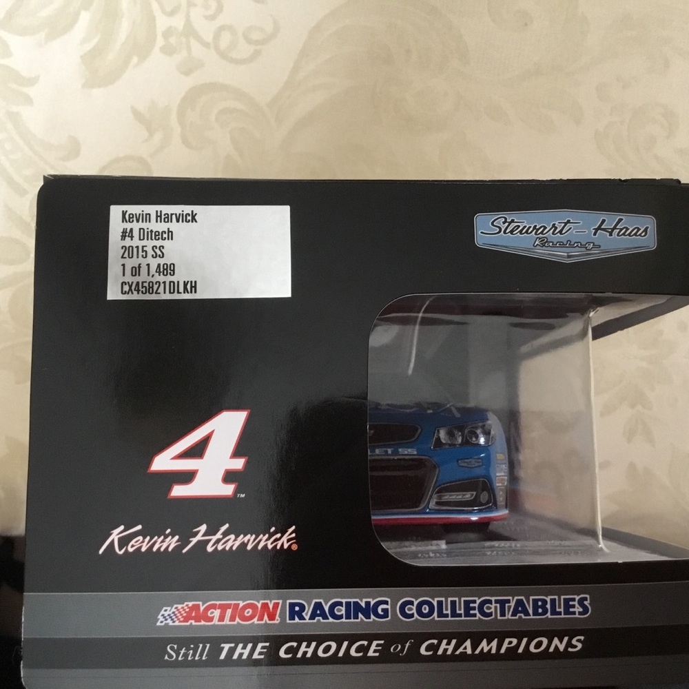Signed Kevin Harvick #4 Ditech Race Car - Picture 4 of 5